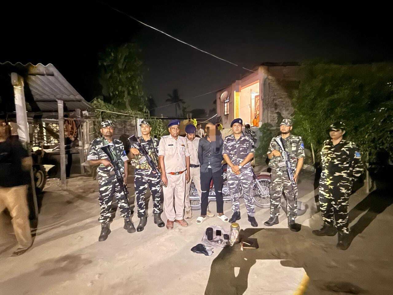 सूखा नशा व हथियार के साथ तस्कर गिरफ्तार