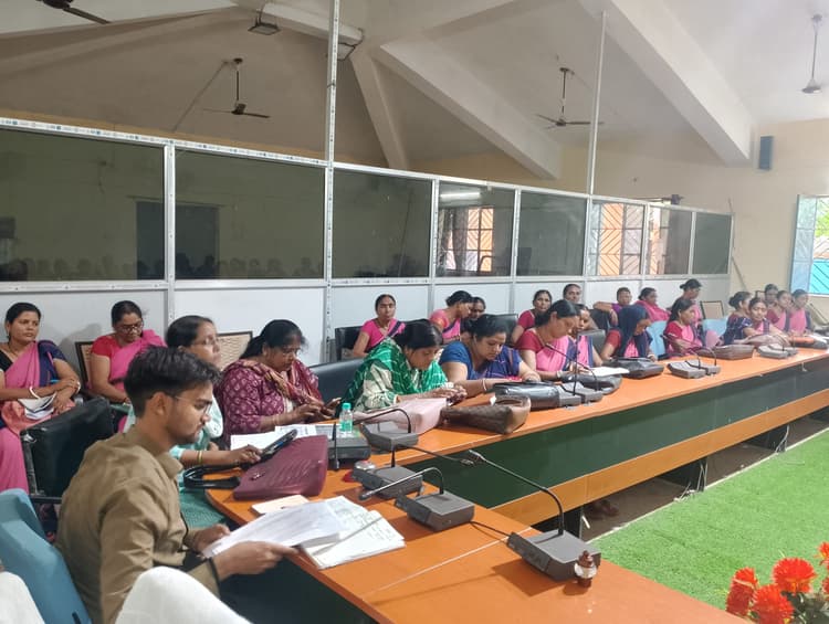 प्रधानमंत्री मातृ वंदना योजना को सफल बनाने के लिए आंगनबाड़ी सेविकाओं का प्रशिक्षण