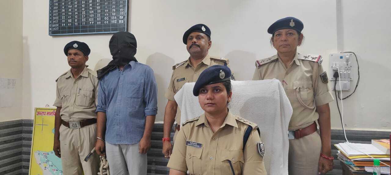 आपराधिक घटना को अंजाम देने से पहले पुलिस ने कट्टा व कारतूस के साथ युवक को किया गिरफ्तार