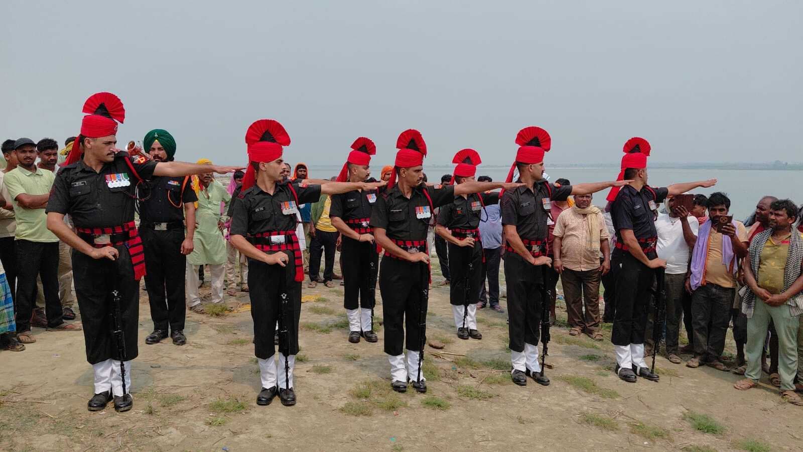 सैनिक सम्मान के साथ कारगील योद्धा नायक परमानंद सिंह पंचतत्व में हुए विलिन