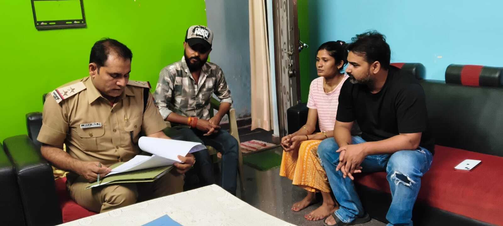 Jamshedpur News : विक्रम शर्मा हत्याकांड : लोहरदगा में अंकित वर्मा के घर की देहरादून पुलिस ने की कुर्की
