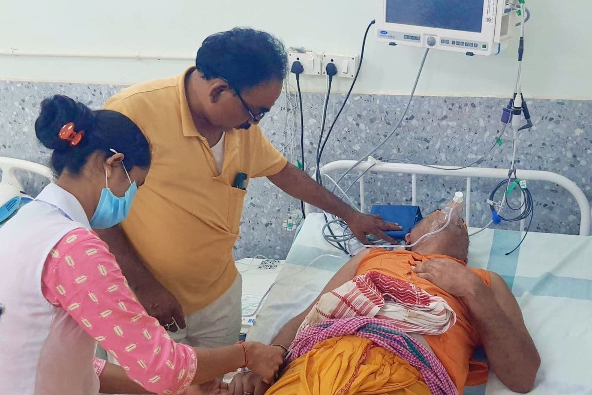 बाबाधाम जा रहे गोवाहाटी के कांवरिया रास्ते में बेहोश, एम्स देवघर रेफर