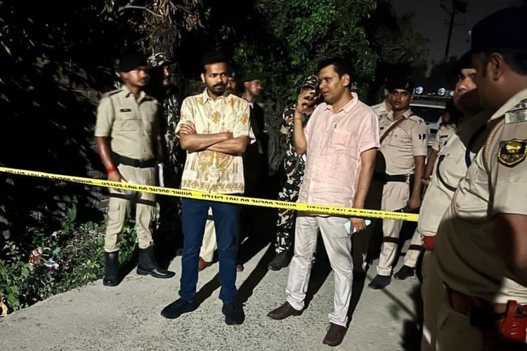 पुलिस व अपराधियों के बीच हुई मुठभेड़, बदमाश को लगी गोली, दो जवान घायल