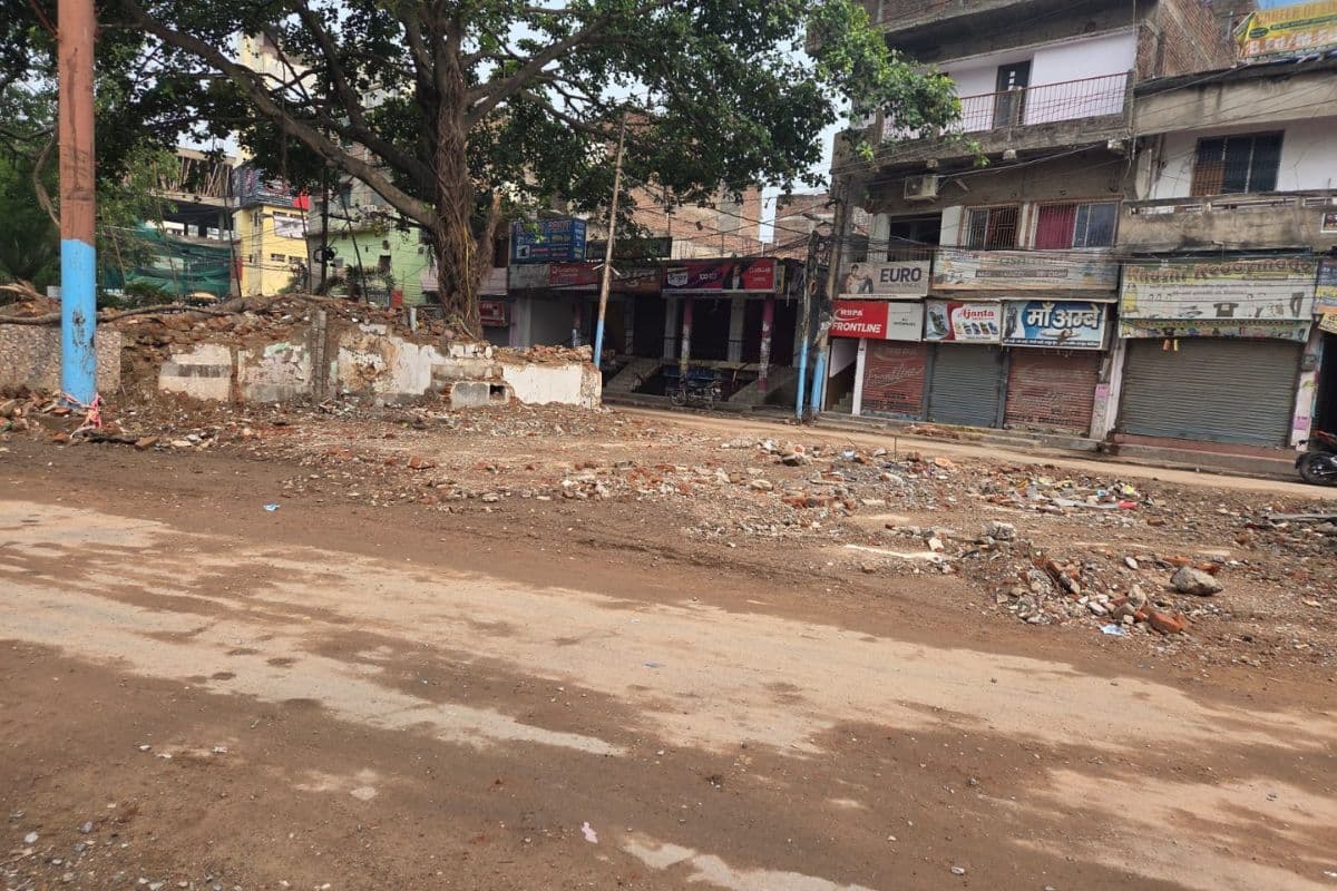 45 साल पुराना होटल बना इतिहास, Bhagalpur में नगर निगम ने हटाया Rimjhim Hotel का मलबा