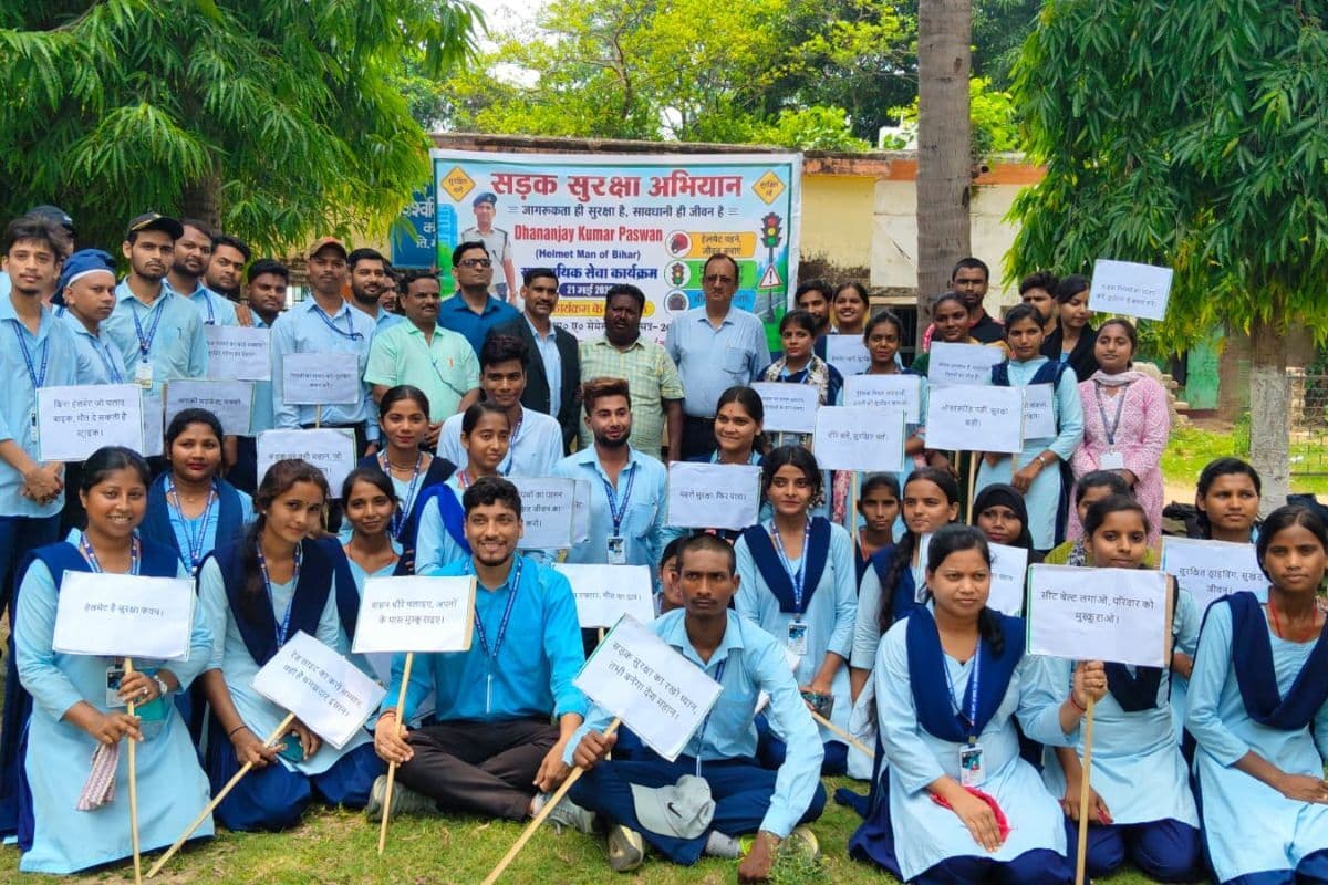 हेलमेट पहनिये, जीवन बचाइये : TMBU के PG Students को Road Safety का मिला संदेश