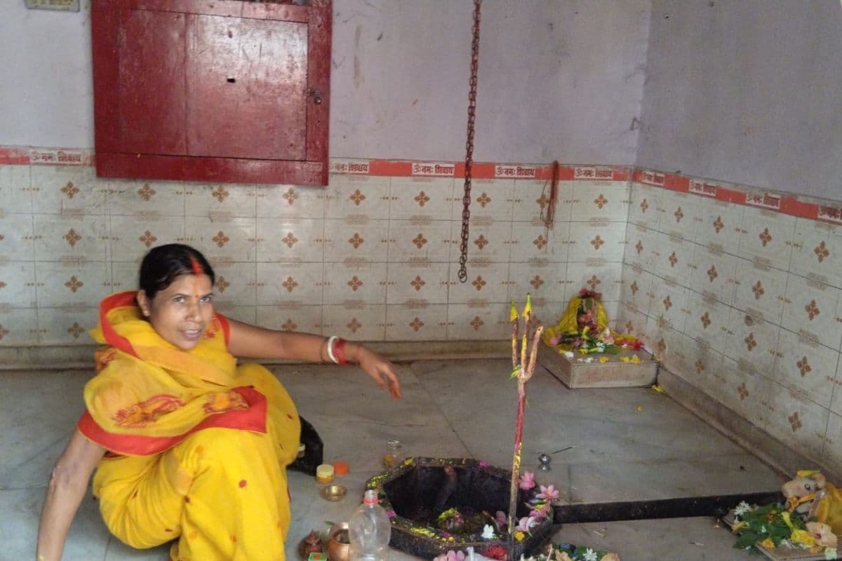 अमरपुर के महादेव से 15 किलो का घंटा और कलश चोरी