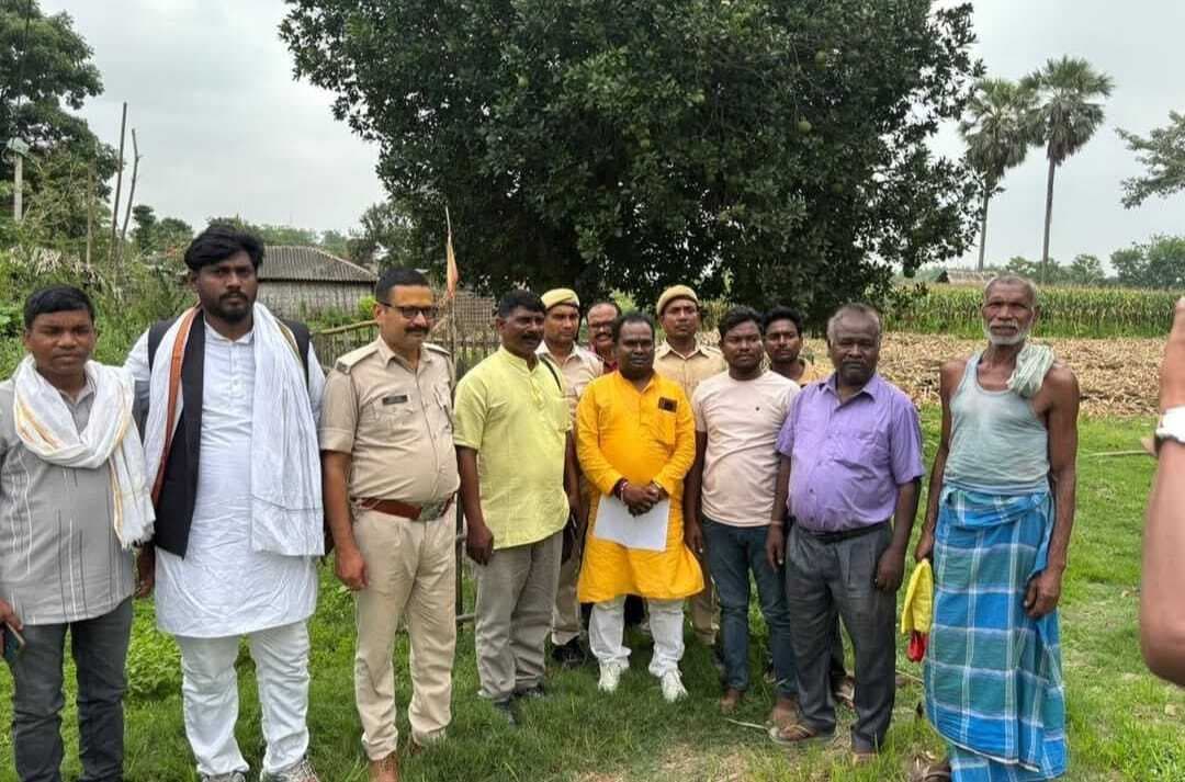 आदिवासी टोला बहरखाल में भूमि विवाद की जांच आयोग सदस्य ने की