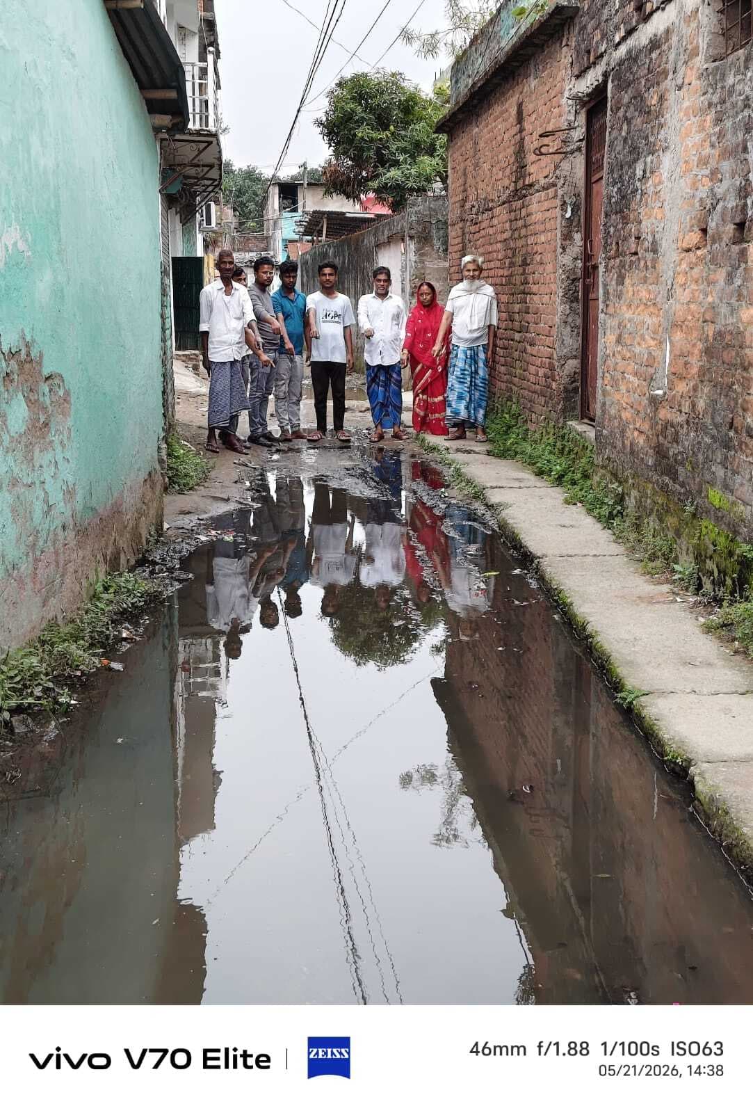 जल जमाव व दुर्गंध से जीना हुआ का मुहाल