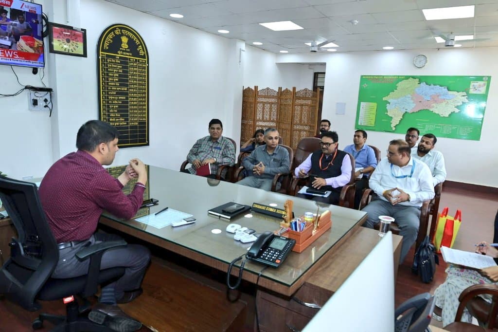 जिले में फिलहाल पेट्रोल और डीजल की पर्याप्त उपलब्धता
