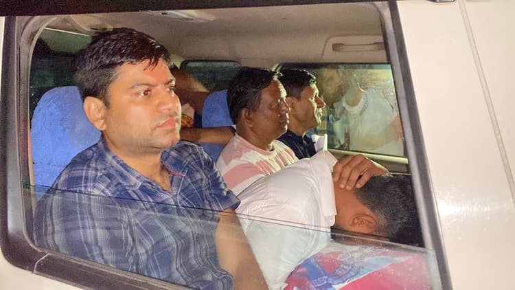 Giridih News :सीबीआइ ने सीजीएसटी के सुपरिटेंडेंट व इंस्पेक्टर को रिश्वत लेते रंगेहाथ दबोचा