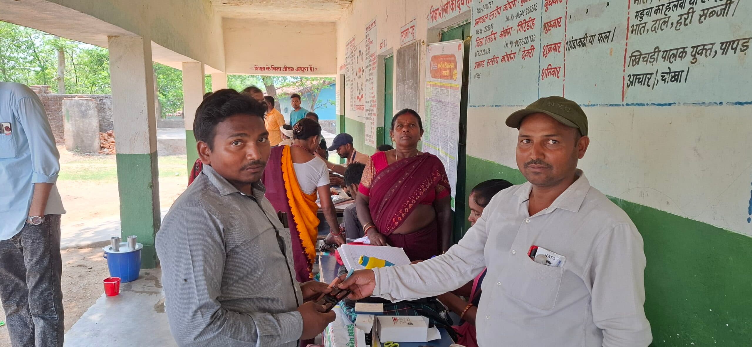 Giridih News :प्रचार-प्रसार की कमी से सीमित संख्या में कैंप पहुंचे लोग