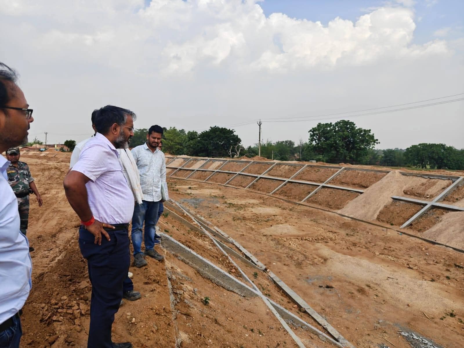 Giridih News :कोनार नहर निर्माण कार्य का डीसी ने जायजा, दिये कई निर्देश