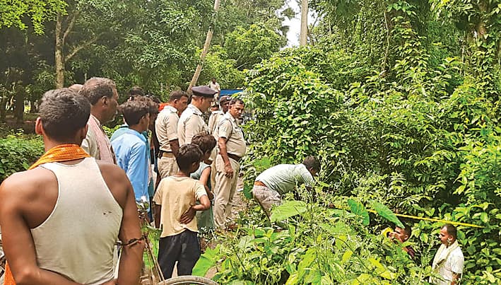 Bhagalpur news यमुनिया के युवक की अपराधियों ने हत्या, शव झाड़ी में फेंका