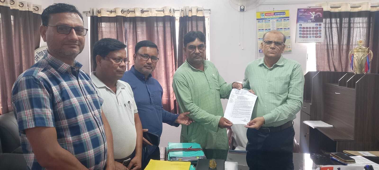 वेतन संकट व अव्यवस्था के बीच बिहार के शिक्षक, संघ ने खोला मोर्चा