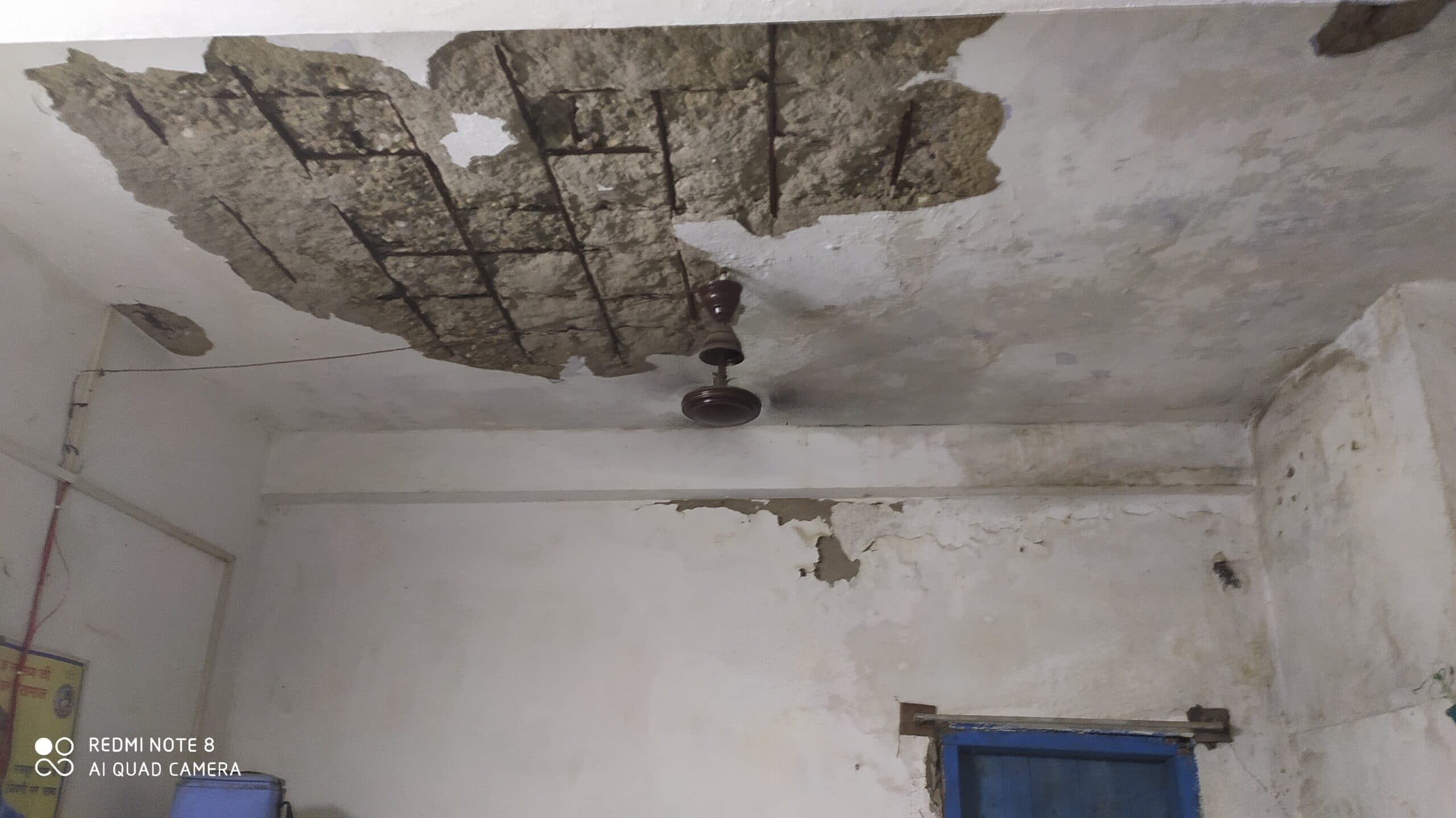 अस्पताल के जर्जर भवन में चल रहा टीबी यूनिट