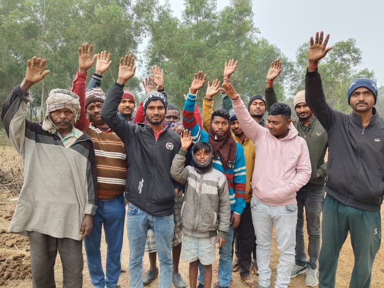 आजादी के दशकों बाद भी एक अदद सड़क को तरस रहे हैं बाबूडीह गांव के ग्रामीण