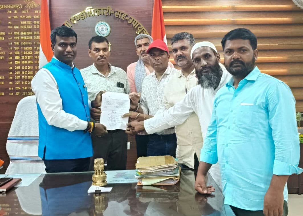 किसानों के प्रतिनिधिमंडल ने डीसी से की मुलाकात