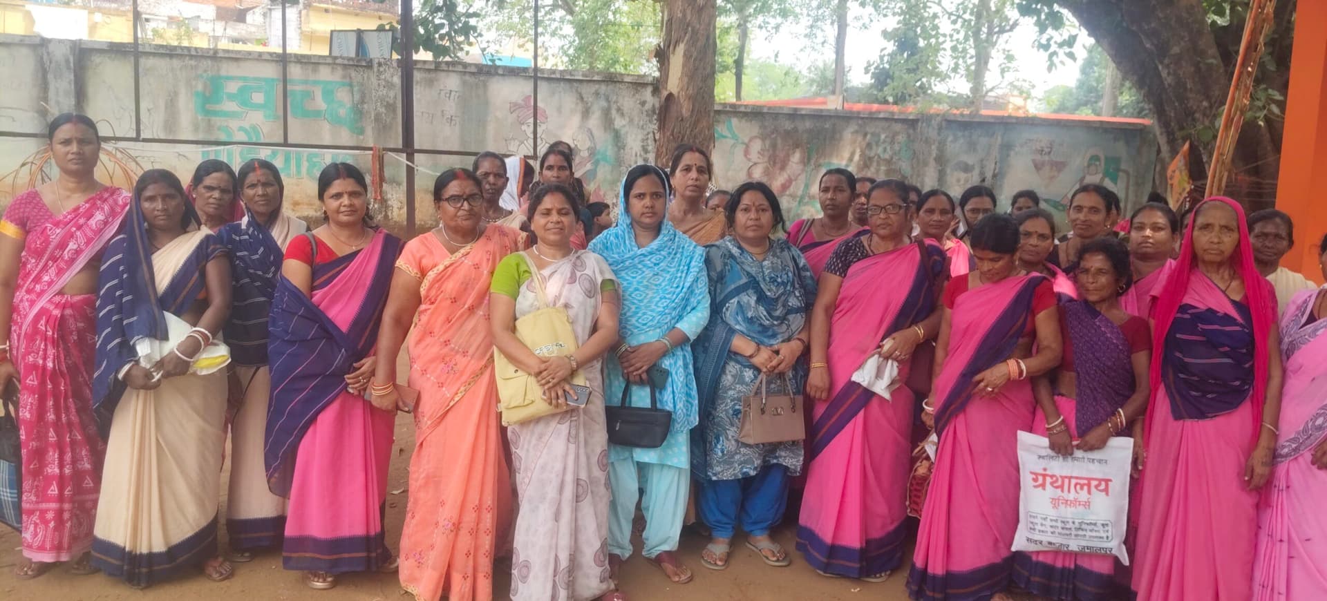 आंगनबाड़ी सेविकाओं ने की ग्रेच्युटी और बीएलओ ड्यूटी से मुक्ति की मांग