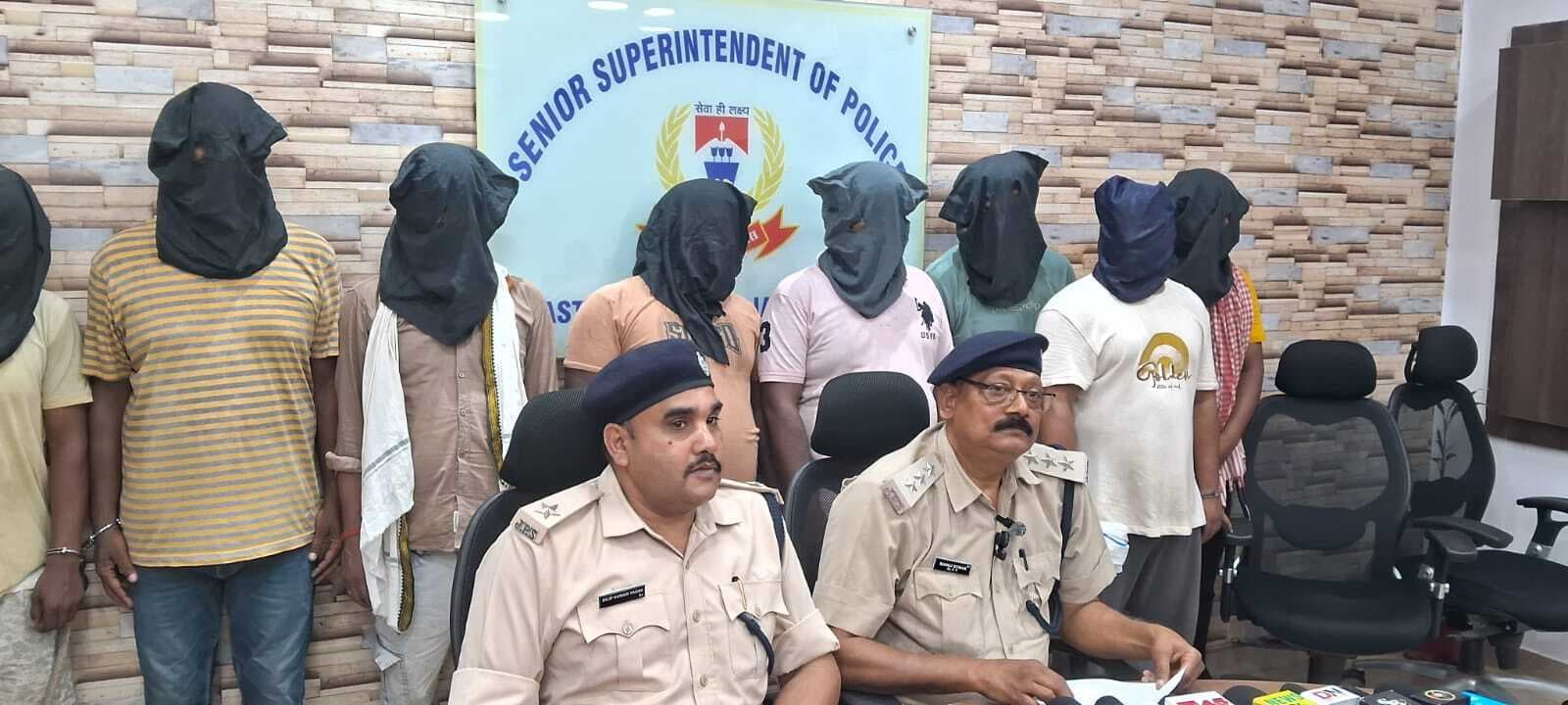 Jamshedpur News : कदमा : जुआ अड्डा पर छापा, आठ गिरफ्तार