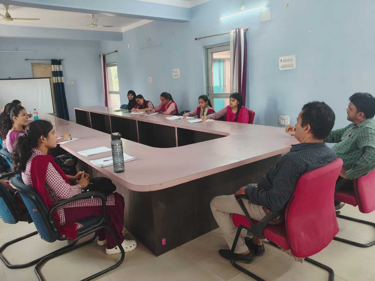 सुन्दरवती महिला महाविद्यालय की छात्राओं की सुधा डेयरी में जॉब ट्रेनिंग शुरू