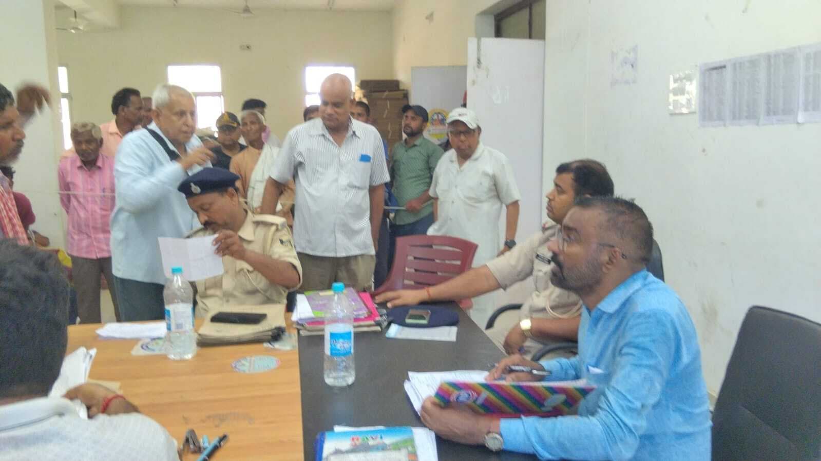 जनता दरबार में तीन मामले का हुआ ऑन द स्पॉट निष्पादन