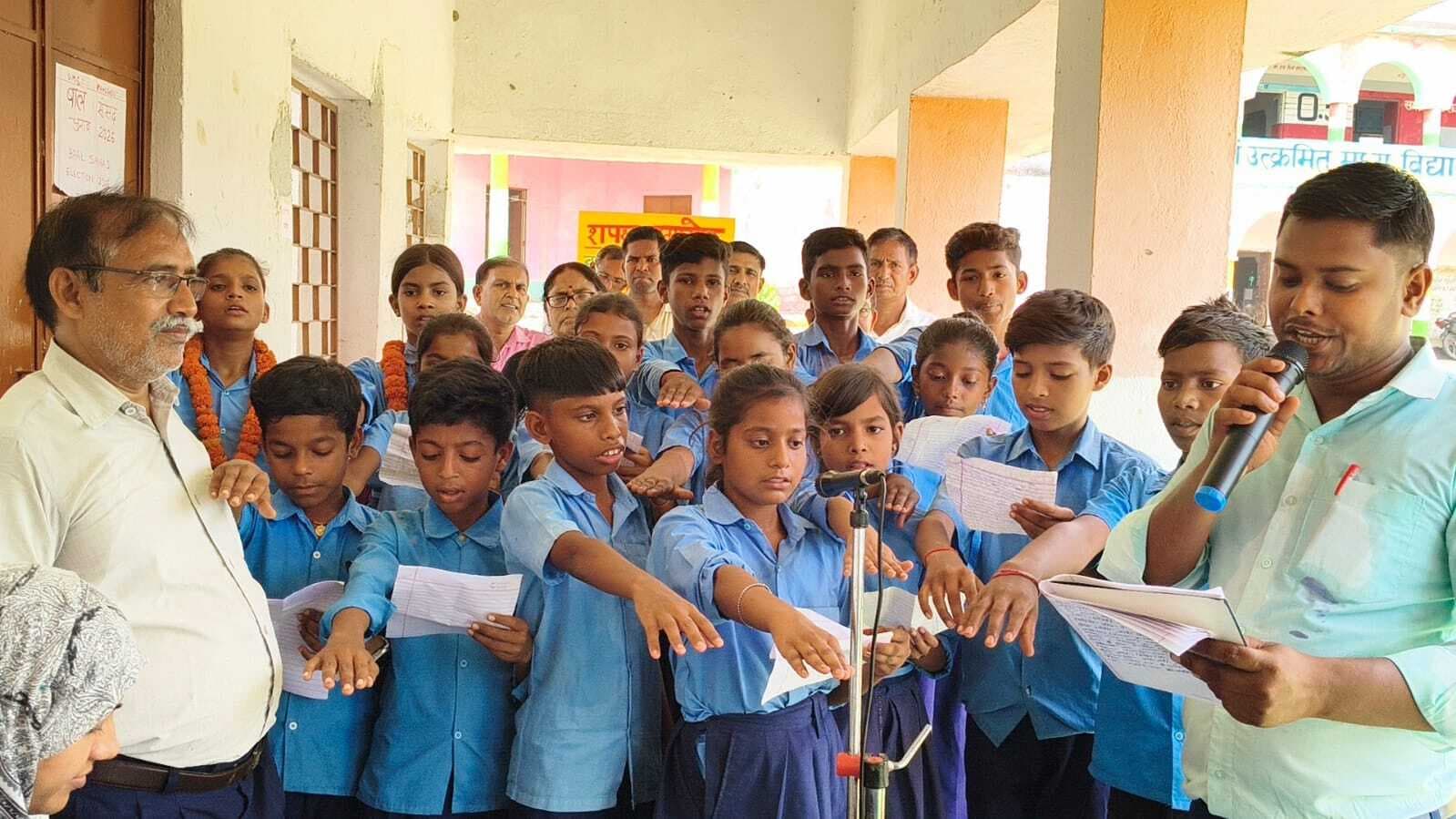 लोकतांत्रिक मूल्यों को सीखने का मंच है बाल संसद : शशिकांत निराला