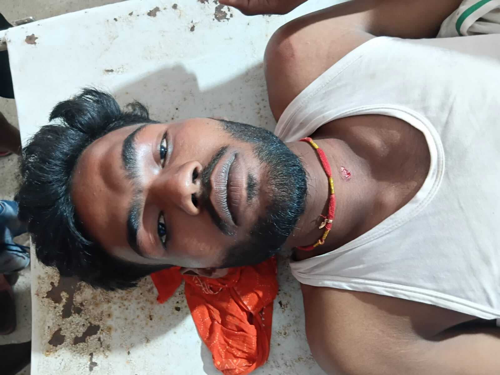 ट्रैक्टर व बाइक की टक्कर में युवक गंभीर रूप से घायल