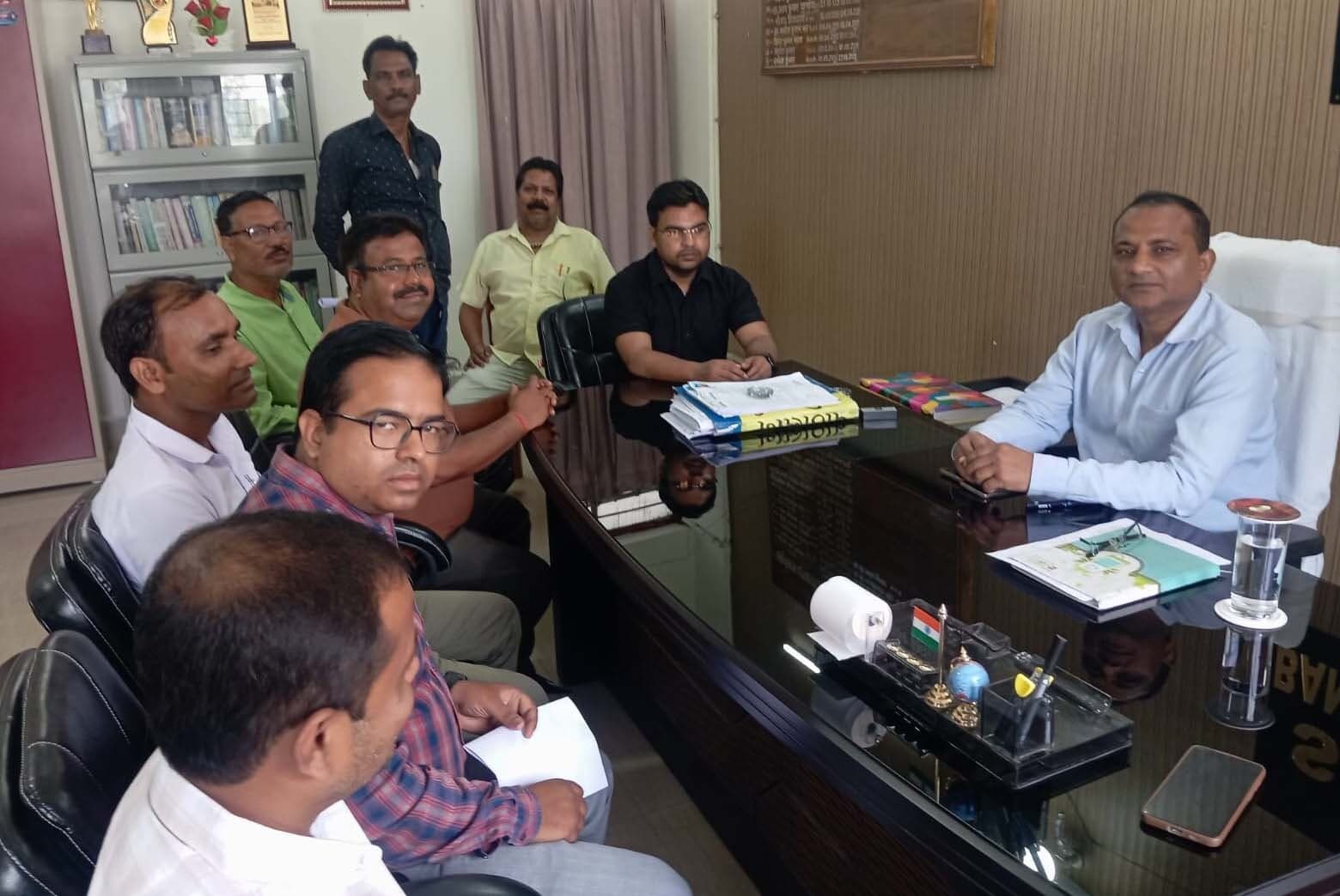 एसडीओ ने दिया खुले नाले पर तत्काल ढक्कन निर्माण का निर्देश