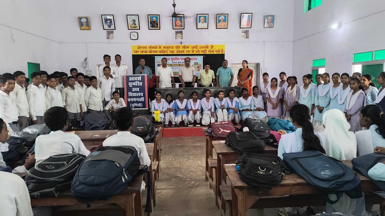 स्कूल में सुरक्षित शनिवार व बैगलेस डे पर दी गई लू से बचाव की जानकारी