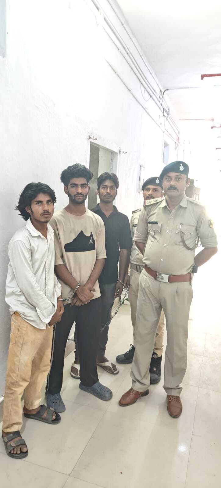 नाबालिग लड़की से छेड़खानी के विरोध में दो पक्षों में पथराव के मामले में तीन नामजद अभियुक्त गिरफ्तार