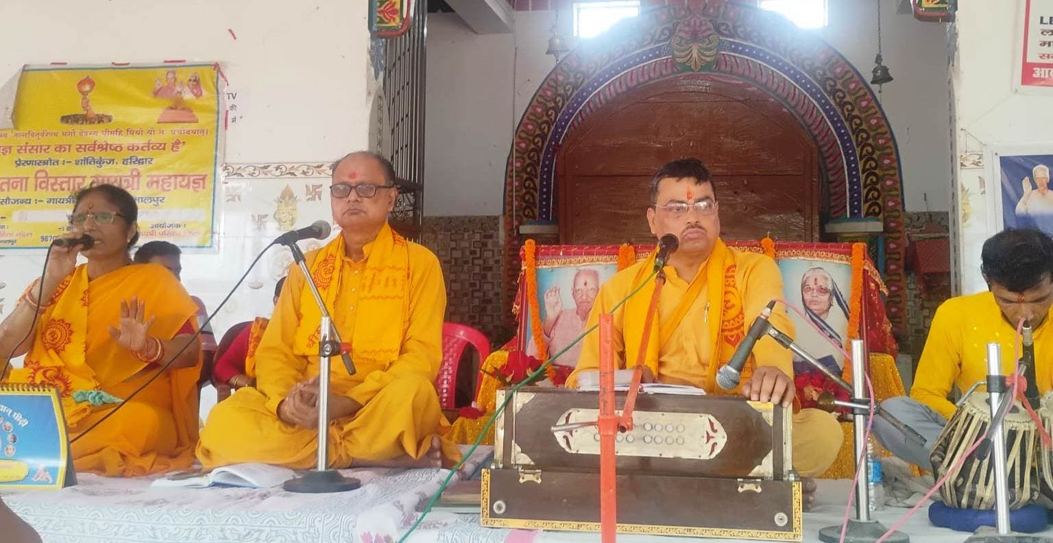 पंचकुंडीय गायत्री महायज्ञ में 310 याजकों ने दी आहुति