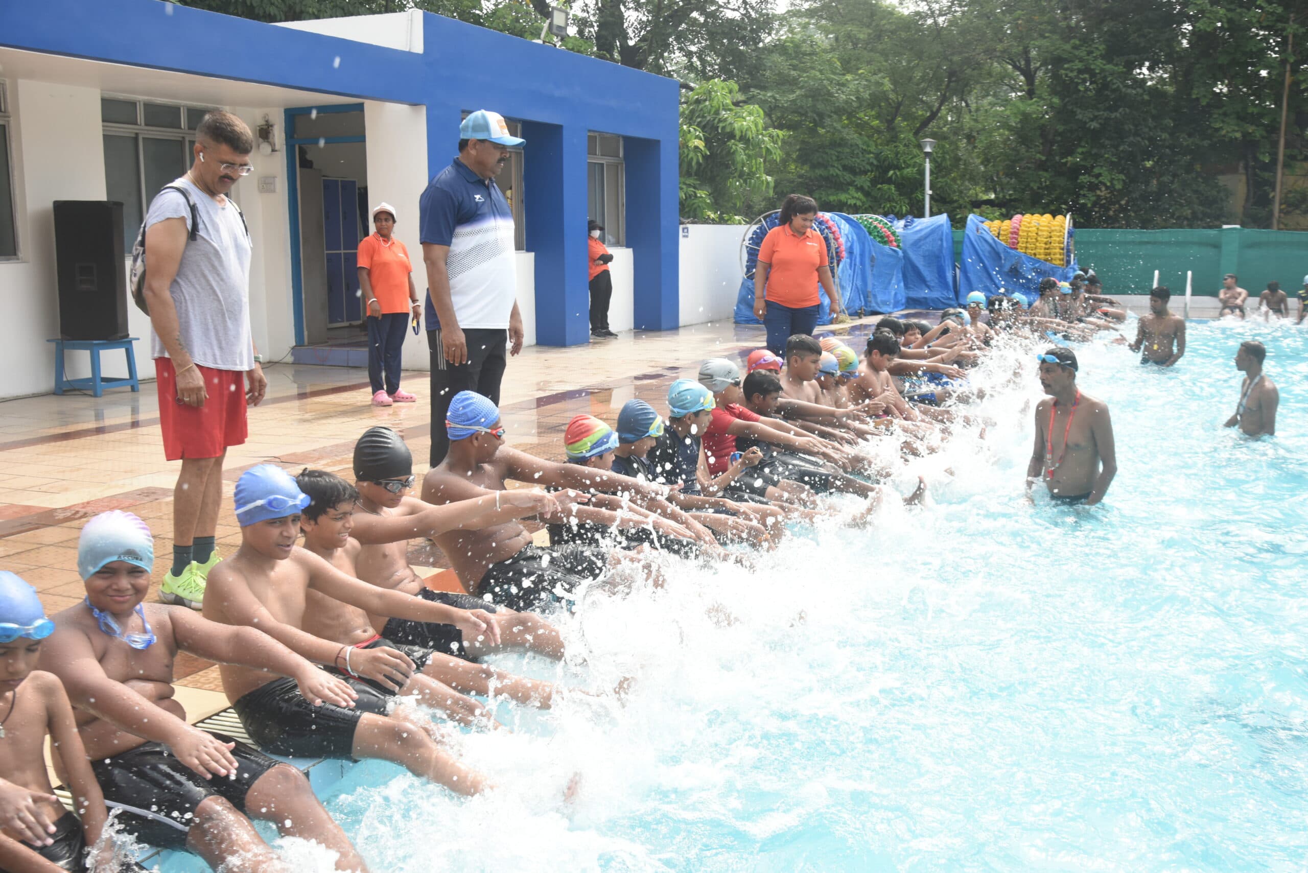 Jrd swimming: स्विमिंग पुल में दिख रहा है बच्चों का उत्साह