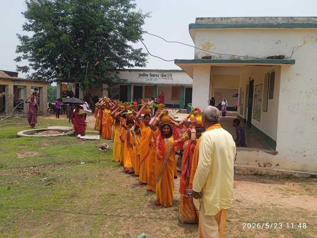 पांच कुंडीय गायत्री महायज्ञ के लिए निकाली गयी कलश यात्रा