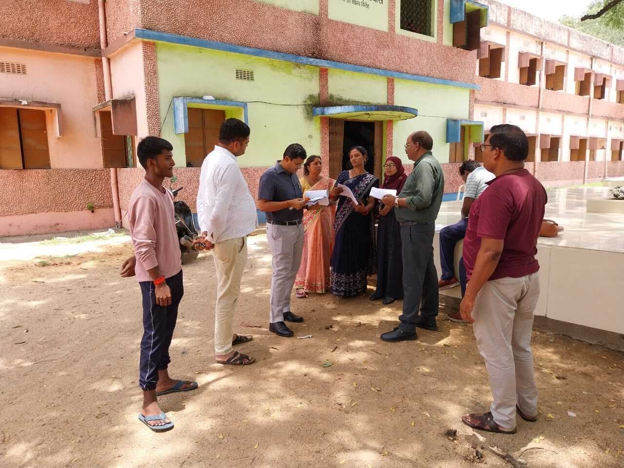Giridih News :विशेष अभियान के तहत अन-मैप्ड मतदाताओं के सत्यापन एवं मैपिंग में तेजी