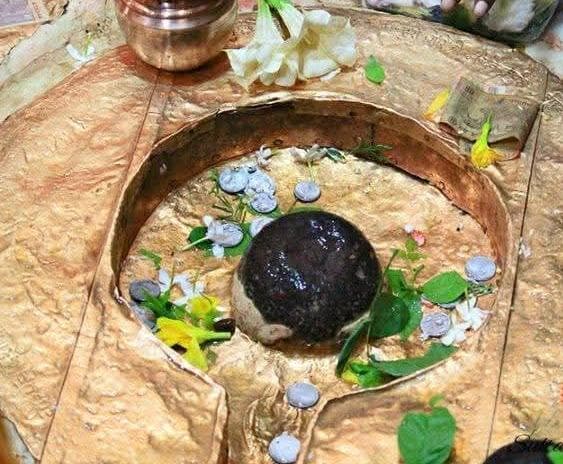 बाबा अजगैबीनाथ मंदिर में हुई सरकारी पूजा, पट खुलते ही उमड़ी श्रद्धालुओं की भीड़