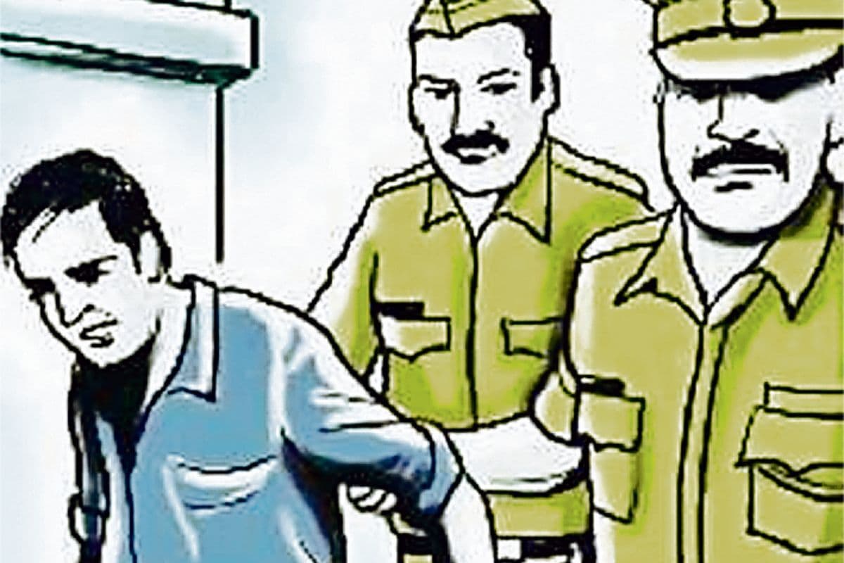 मुंगेर से कारतूस, देसी पिस्टल व नकदी के साथ तीन हथियार तस्कर गिरफ्तार