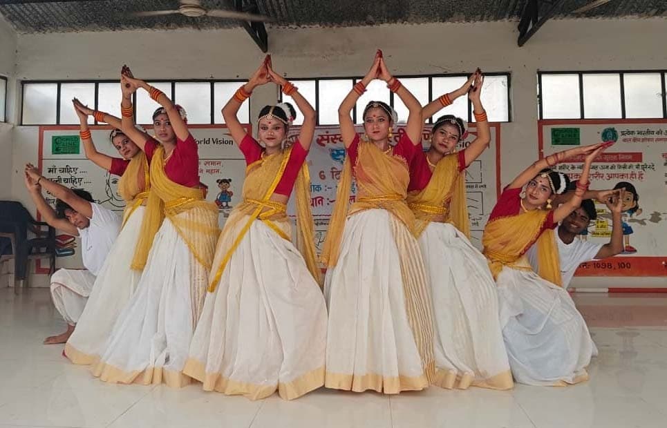 संगीत एवं नृत्य के माध्यम से पर्यवेक्षण गृह के बच्चों को पढ़ाया गया राष्ट्रवाद का पाठ