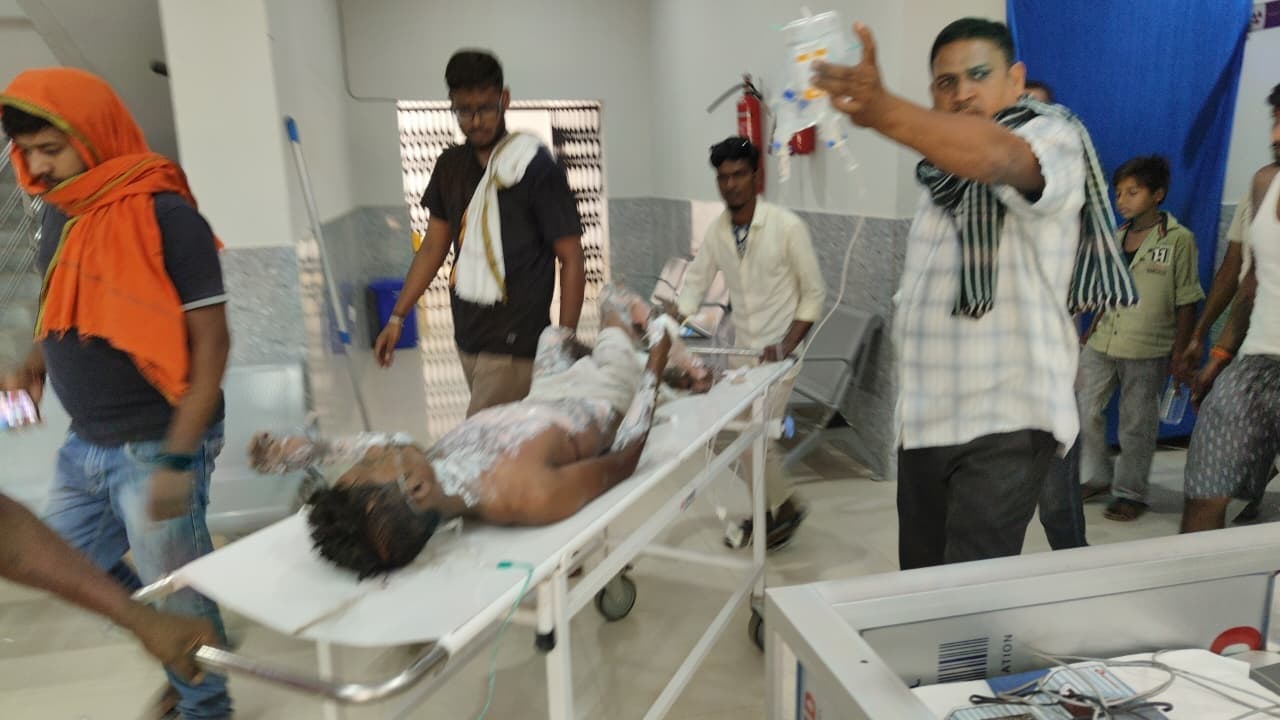 हाई टेंशन तार की चपेट में आने से मजदूर झुलसा, रेफर