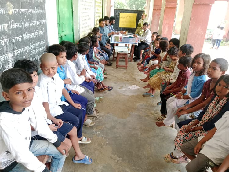 मध्य विद्यालय घोष मंझौक में 522 में 450 बच्चों की बन गयी अपार आईडी
