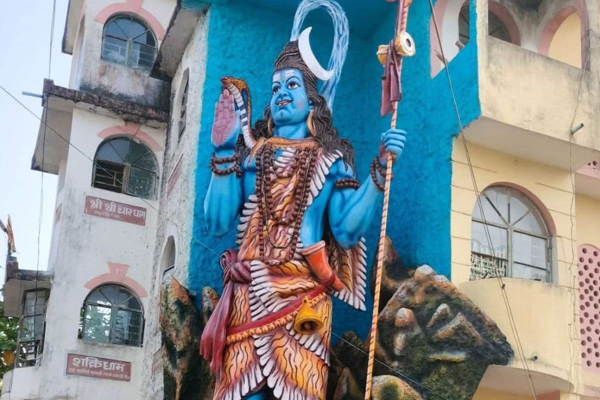 बांका के शिवालयों में जलाभिषेक करने के लिए लगीं लंबी कतारें