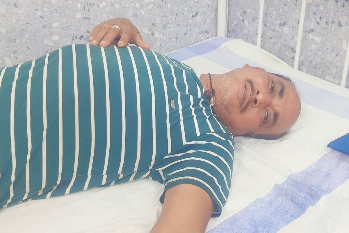 कटोरिया बाजार में दुकान पर बैठे-बैठे दुकानदार को आया चक्कर, सीएचसी में भर्ती