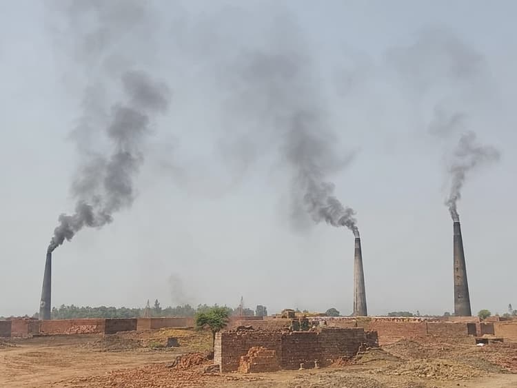 गोपालपुर के एक ही वार्ड में आधा दर्जन से अधिक ईंट भट्ठे, स्वास्थ्य पर मंडराया खतरा