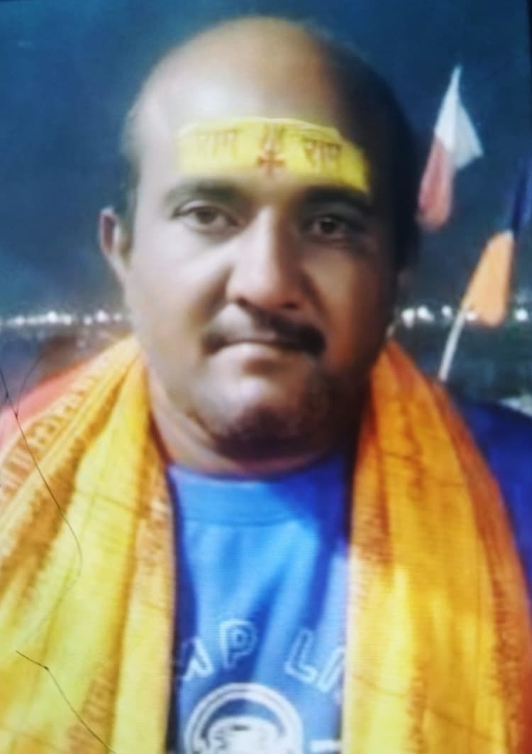 ठगी का आरोपी अजय थाना पहुंचा, इंदिरा देवी से लिये रुपये लौटाये