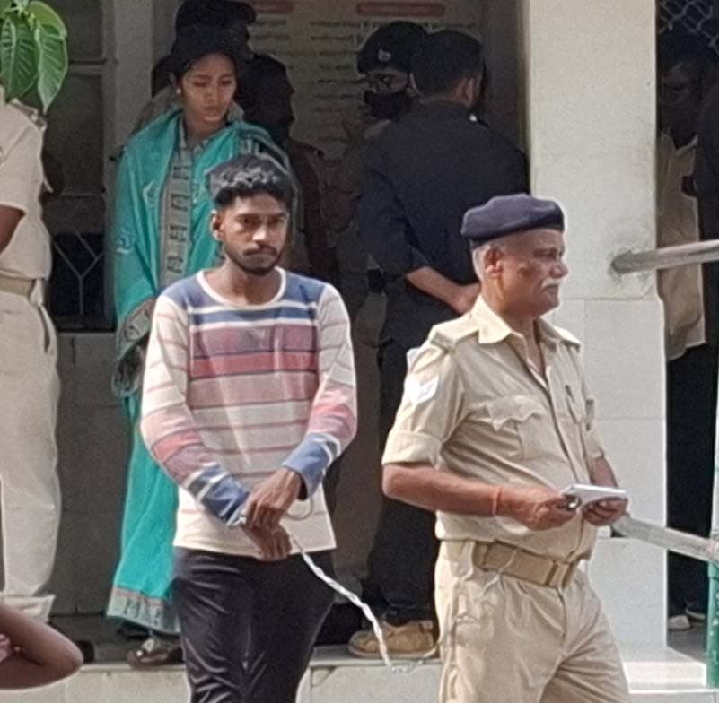 डीसीईसीई परीक्षा में वॉकी-टॉकी से नकल करने के मामले में बड़े रैकेट की आशंका