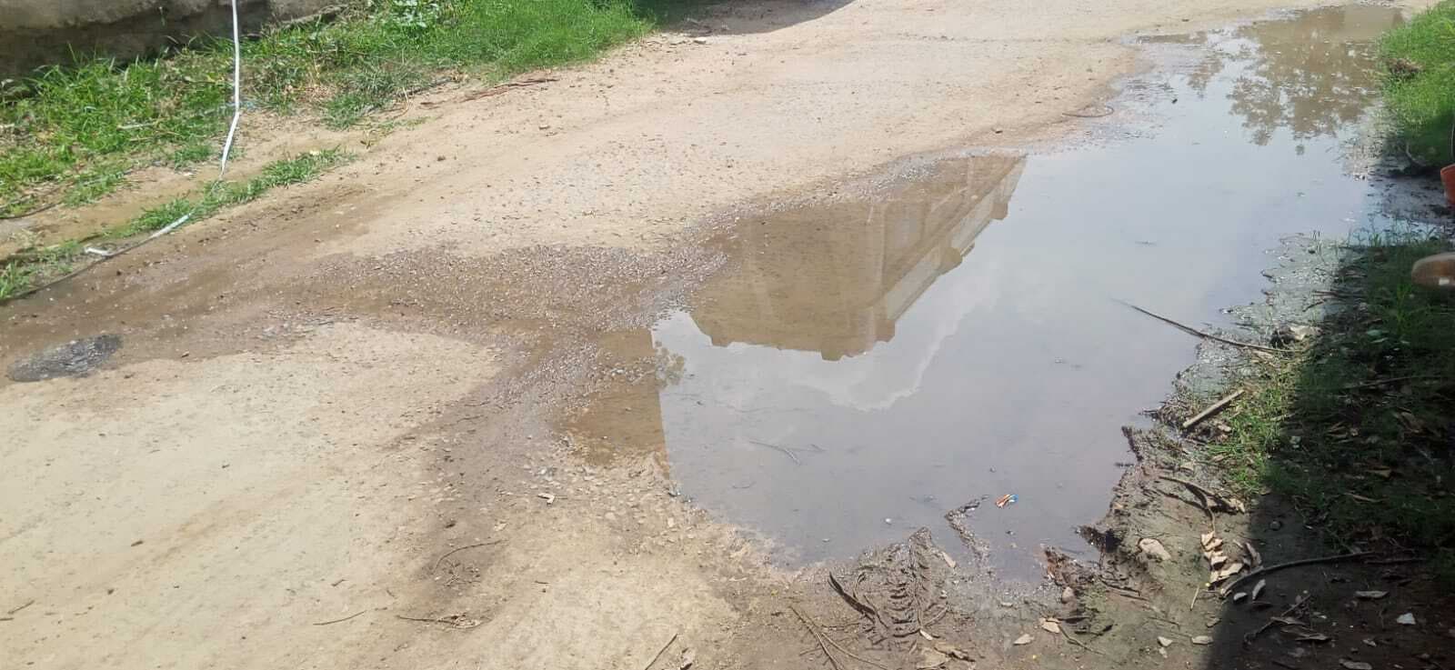 टीबी वार्ड से सड़क पर बह रहा गंदा पानी, संक्रमण फैलने का खतरा