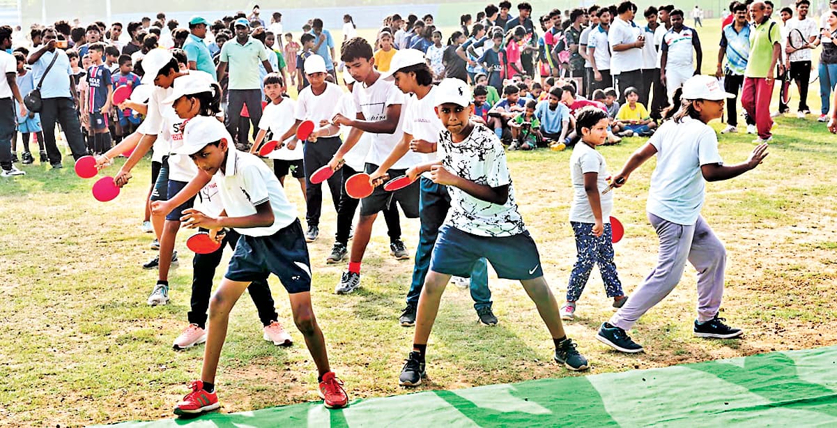 Rourkela News: आरएसपी के ग्रीष्मकालीन कोचिंग शिविर में प्रशिक्षकों और उनकी टीमों को मिला प्रतीकात्मक पुरस्कार