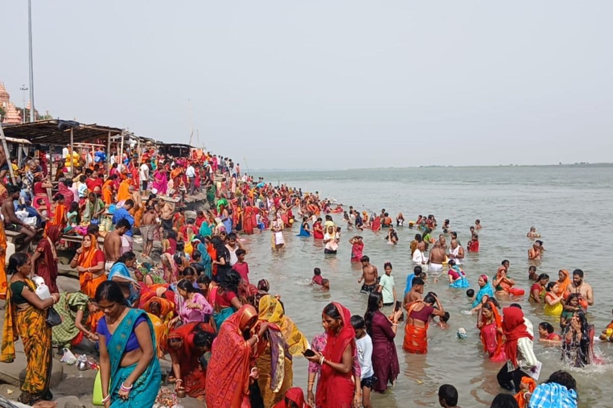 गंगा दशहरा : अजगैवीनगरी में उमड़ा आस्था का सैलाब, उत्तरवाहिनी गंगा में स्नान को लेकर श्रद्धालुओं की भारी भीड़
