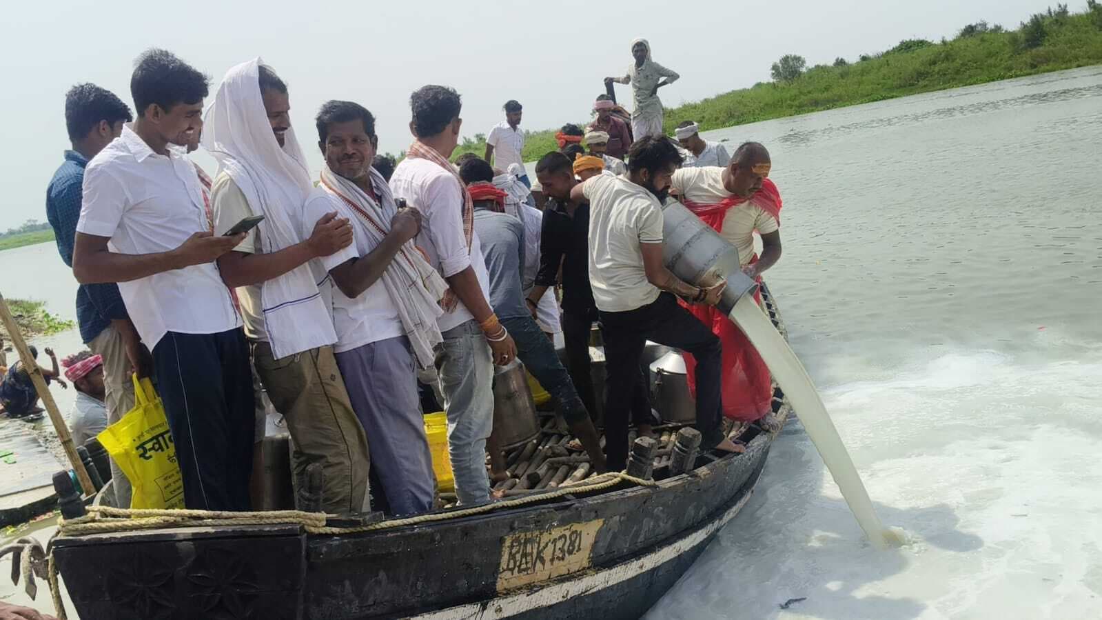 मां गंगा को 15 हजार लीटर दूध, 1100 नारियल अर्पित, शाम में भव्य महाआरती