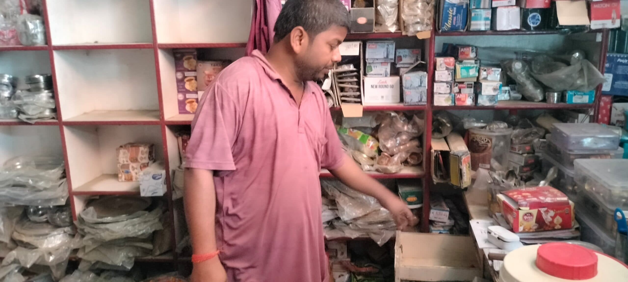 फर्नीचर स्टोर से 50 हजार की संपत्ति की चोरी, जांच में जुटी पुलिस
