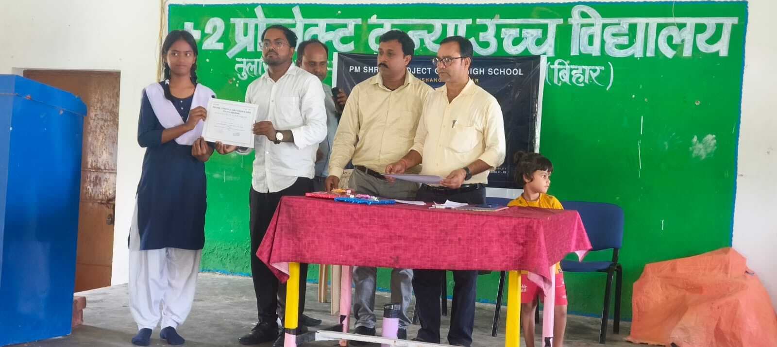 इंग्लिश एक्सटेम्पोर प्रतियोगिता में छात्राओं ने दिखाई प्रतिभा